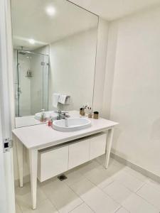 ห้องน้ำของ Sydney north Kellyville luxury 4 bedroom house
