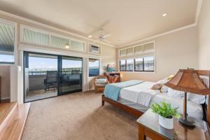 a bedroom with a bed and a balcony at Kapalua Ridge Villas 1423 in Kahana