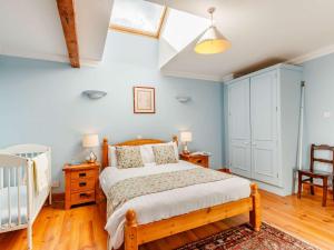 מיטה או מיטות בחדר ב-8 Bed in Pearsie CA261