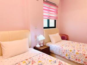 Letto o letti in una camera di 澎湖卡米諾民宿ll住宿接駁ll貓店長