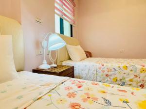 Letto o letti in una camera di 澎湖卡米諾民宿ll住宿接駁ll貓店長