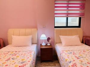 Letto o letti in una camera di 澎湖卡米諾民宿ll住宿接駁ll貓店長