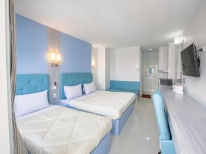 En eller flere senge i et værelse på P.A. Thani Hotel