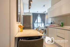 Highpark Suites at Petaling Jaya, Kelana Jaya by Plush的厨房或小厨房