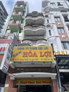 a building with a sign for a hoya lot at Hòa Lợi Hotel in Quy Nhon