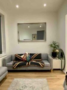 a living room with a couch and a mirror at London Bridge Beauty Luxury 2bed 2bath in London