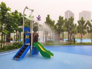 Highpark Suites at Petaling Jaya, Kelana Jaya by Plush内部或周边的泳池