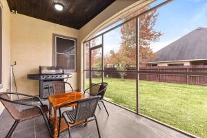 Galería fotográfica de Reduced! Randolph Central, 1-story, Chef Kitchen en Selma