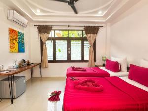 Un ou plusieurs lits dans un hébergement de l'établissement Amara Beach Resort Koh Phangan