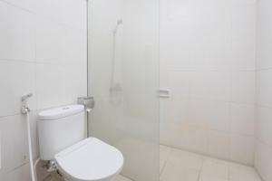 Bathroom sa Cengkareng Transit Hotel