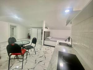 a room with a table and chairs and a bed at Katrin in K'obulet'i