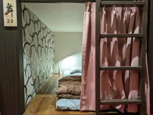 Vuode tai vuoteita majoituspaikassa 駿府城下町の宿　玉乃屋
