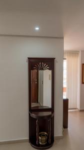 a mirror on a wall in a room at Apt Bedroom Apartment era With Doorman in Bucaramanga