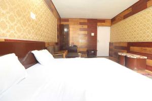 Cama ou camas em um quarto em Hotel Gulfam Palace