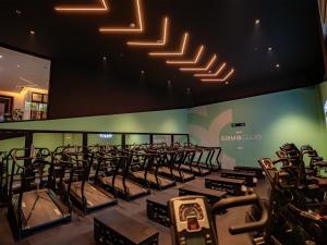 Фитнес-центр и/или тренажеры в Secana Beachtown Resort & Residences
