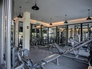 Фитнес-центр и/или тренажеры в Secana Beachtown Resort & Residences