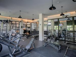 Фитнес-центр и/или тренажеры в Secana Beachtown Resort & Residences