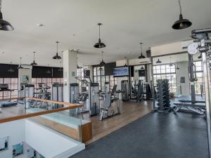 Фитнес-центр и/или тренажеры в Secana Beachtown Resort & Residences