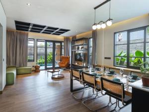 Гостиная зона в Secana Beachtown Resort & Residences