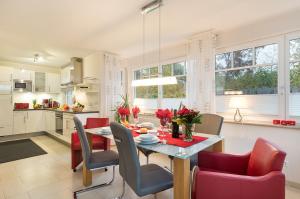 a kitchen and dining room with a table and chairs at Haus ZingstZeit in Zingst