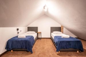 Posteľ alebo postele v izbe v ubytovaní Pirat Hotel & SPA-hotel z basenem