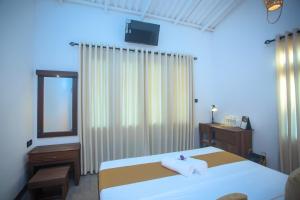 Voodi või voodid majutusasutuse Aki Luna Lagoon Resort Hikkaduwa toas
