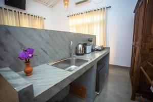Köök või kööginurk majutusasutuses Aki Luna Lagoon Resort Hikkaduwa