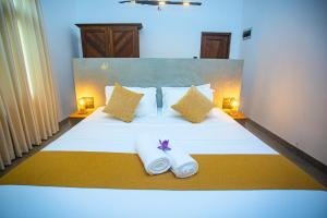 Voodi või voodid majutusasutuse Aki Luna Lagoon Resort Hikkaduwa toas