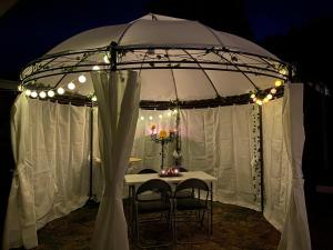 a tent with a table and chairs under it with lights at Linda y cómoda casa interior entera/independiente in San Pedro de la Paz