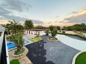 an aerial view of a house with a courtyard with trees at Arom Pool Villa Pattaya 2 in Na Jomtien