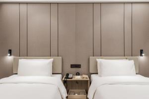 Postel nebo postele na pokoji v ubytování Atour Hotel Xujiahui Meiying
