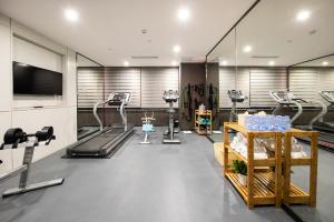 The fitness centre and/or fitness facilities at Atour Hotel Guangzhou Avenue Tianhe Sports Center