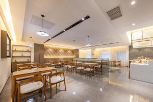 ห้องอาหารหรือที่รับประทานอาหารของ Atour X Hotel Beijing Haidian Sijiqing