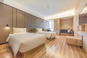Postel nebo postele na pokoji v ubytování Atour Hotel Xujiahui Meiying