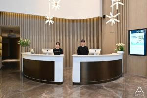 Ο χώρος του λόμπι ή της ρεσεψιόν στο Atour Hotel Beijing Lishuiqiao
