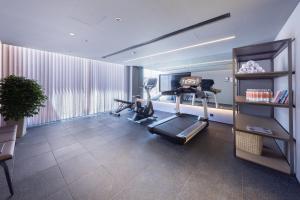 The fitness centre and/or fitness facilities at Atour Hotel Kunming Yunnan-Burma Avenue