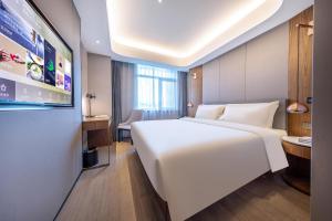 Letto o letti in una camera di Atour X Hotel Beijing Yonghe Temple Hepingli
