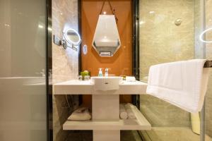 Ένα μπάνιο στο Atour Hotel Shenzhen Baoan Xixiang
