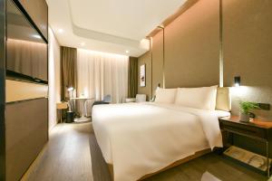 Postel nebo postele na pokoji v ubytování Atour Hotel Wangjing SOHO