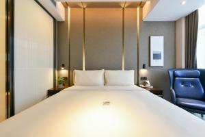 Postel nebo postele na pokoji v ubytování Atour Hotel Wangjing SOHO