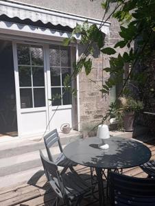 Patio nebo venkovní prostory v ubytování Gîte de France à Saint-Yrieix-le-Déjalat 3 épis - Gîte de France 4 personnes MAE-9234