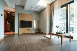 TV a/nebo společenská místnost v ubytování The Suites Hotel Jeju