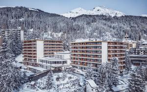Nespecifikovaný výhled na hory nebo výhled na hory při pohledu z hotelu