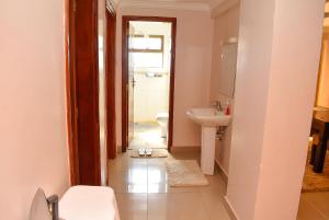 Koupelna v ubytování RAVIC HOMES NAKURU