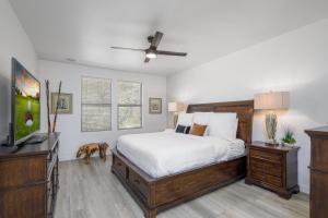 سرير أو أسرّة في غرفة في Scottsdale Vacation Rentals