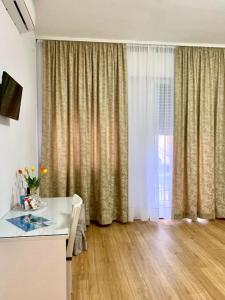 A television and/or entertainment centre at Casa di Taty B&B
