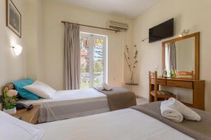 Postel nebo postele na pokoji v ubytování Laganas Holidays Hotel