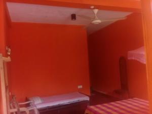 a room with orange walls and a ceiling at Sayonara Resort in Hambantota