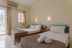 Postel nebo postele na pokoji v ubytování Laganas Holidays Hotel