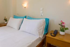 Postel nebo postele na pokoji v ubytování Laganas Holidays Hotel
